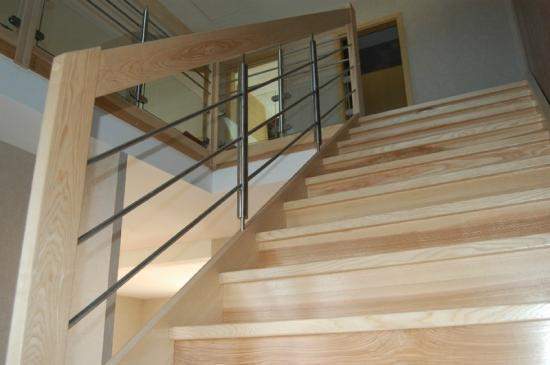 Escalier en bois et en métal Thann