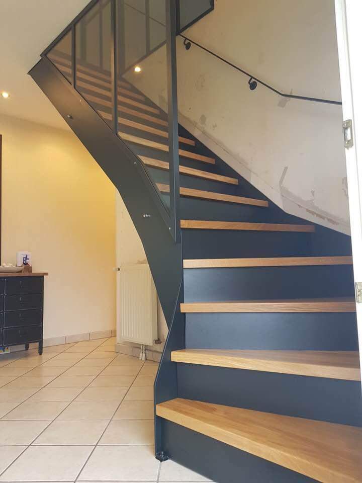 Conception et aménagement escalier en bois et en métal pour intérieur Thann